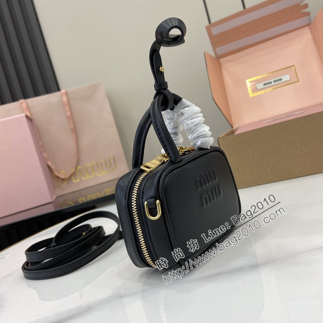 miumiu繆繆專櫃最新款迷你公事包單肩斜挎女包 jh2525型號：5NR036